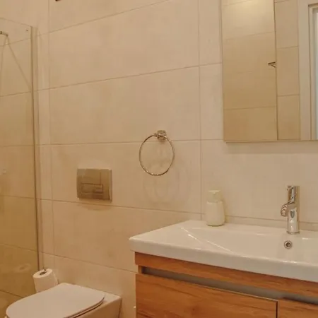 아파트 Sirokos House